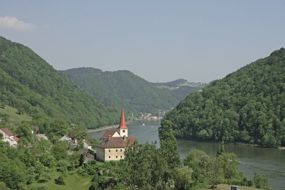 St Nikola Uitzicht op St Nikola met rivier